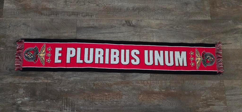 Sjaal Benfica, Verzamelen, Sportartikelen en Voetbal, Ophalen of Verzenden, Zo goed als nieuw, Buitenlandse clubs, Vaantje of Sjaal
