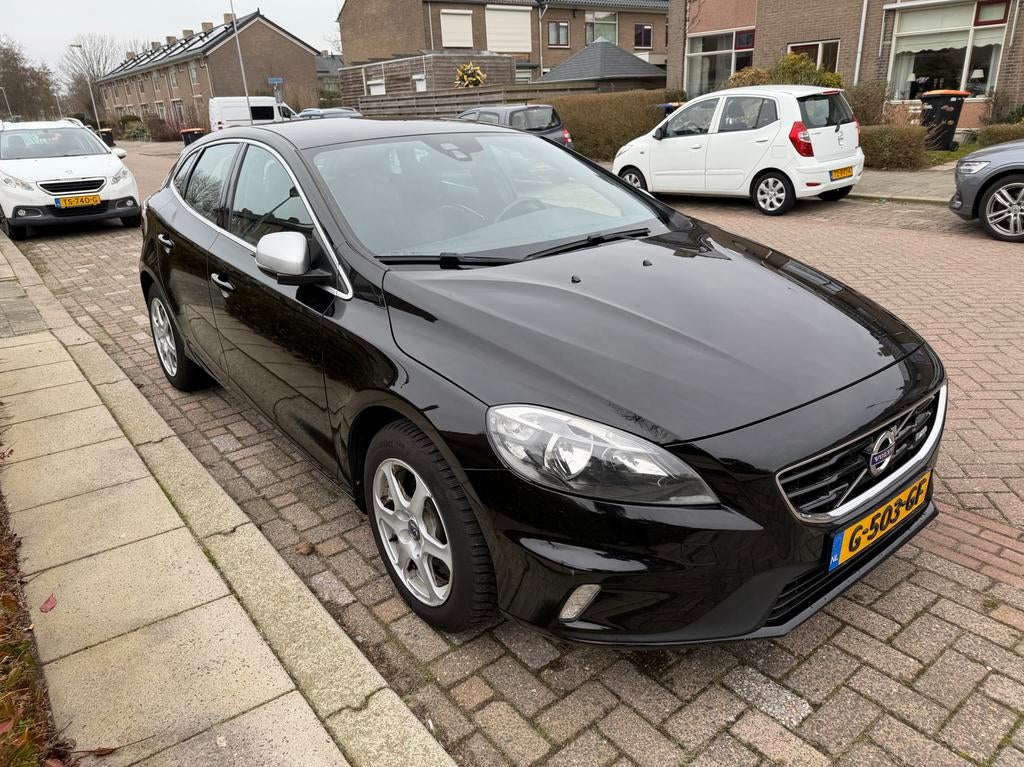 Volvo V40 2.0 T2 R-Design,  122PK 2015 Zwart, Auto's, Volvo, Voorwielaandrijving, Zwart, 4 cilinders, Leder en Stof