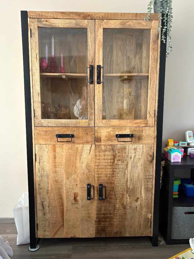 Vitrinekast mangohout, Ophalen, Overige materialen, Zo goed als nieuw, 150 tot 200 cm