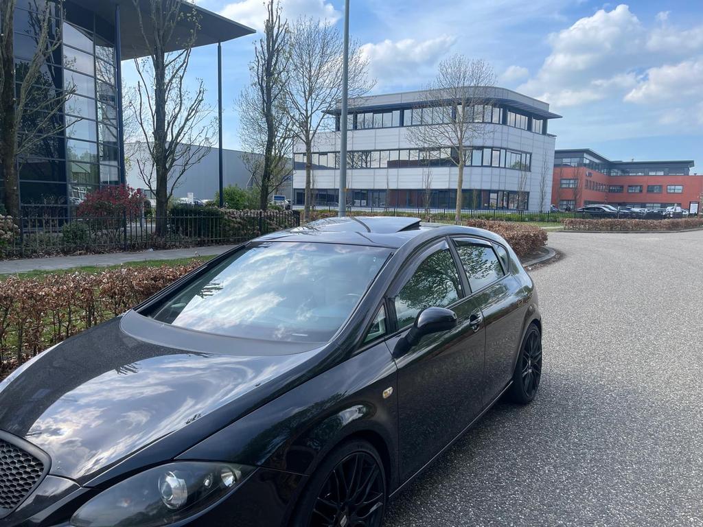 Seat Leon 2.0 FSI 16V 110KW BVY AUT 2006 Zwart, Auto's, Seat, 680 kg, 4 cilinders, 1984 cc, Leon