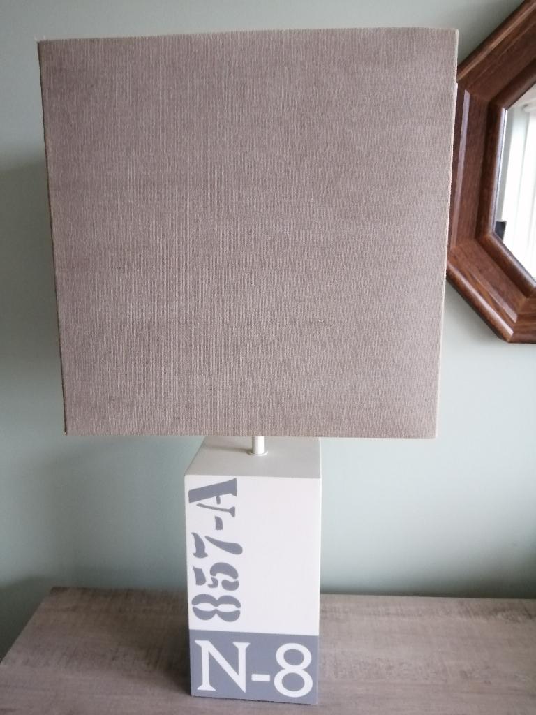 Stevige moderne tafellamp, Ophalen, Zo goed als nieuw, Overige materialen, 50 tot 75 cm