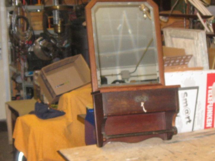 scheerkastje met geslepen spiegel, Huis en Inrichting, Woonaccessoires | Spiegels, Gebruikt, Minder dan 50 cm, Minder dan 100 cm