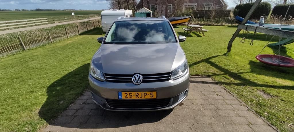 Volkswagen Touran 1.2 TSI 77KW BMT 2011 Grijs, Auto's, 4 cilinders, Origineel Nederlands, 75 €/maand, Handgeschakeld