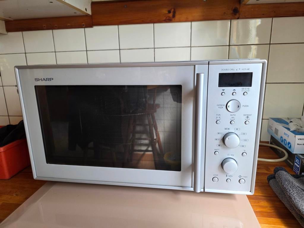 Sharp magnetron met grill functie, Ophalen
