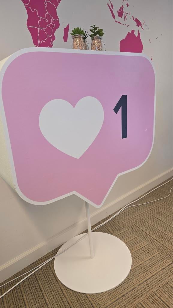 Social media 'like' bord op metalen standaard, Huis en Inrichting, Woonaccessoires | Overige, Gebruikt, Ophalen