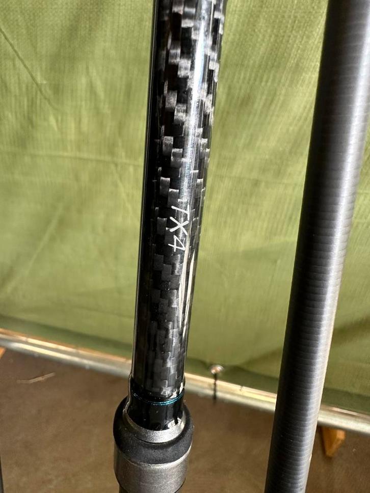 Shimano tribal tx4 a 12ft 3lb nieuw 2 stuks, Watersport en Boten, Hengelsport | Karpervissen, Zo goed als nieuw, Overige typen