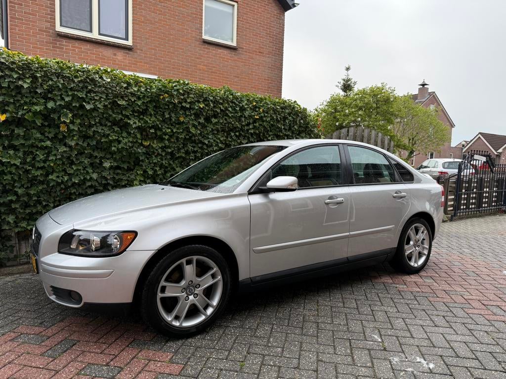 Volvo S40 2.4 Elite - Nederlandse Auto - Handgeschakeld, Zwart, 700 kg, Origineel Nederlands, S40