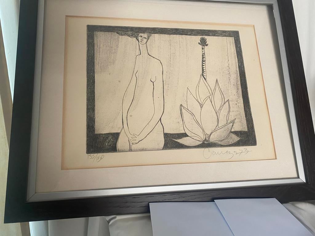 Gesigneerde en genummerde ets van een vrouw en lotusbloem, Antiek en Kunst, Portret, Ophalen of Verzenden, 1950 - 1999, Genummerd