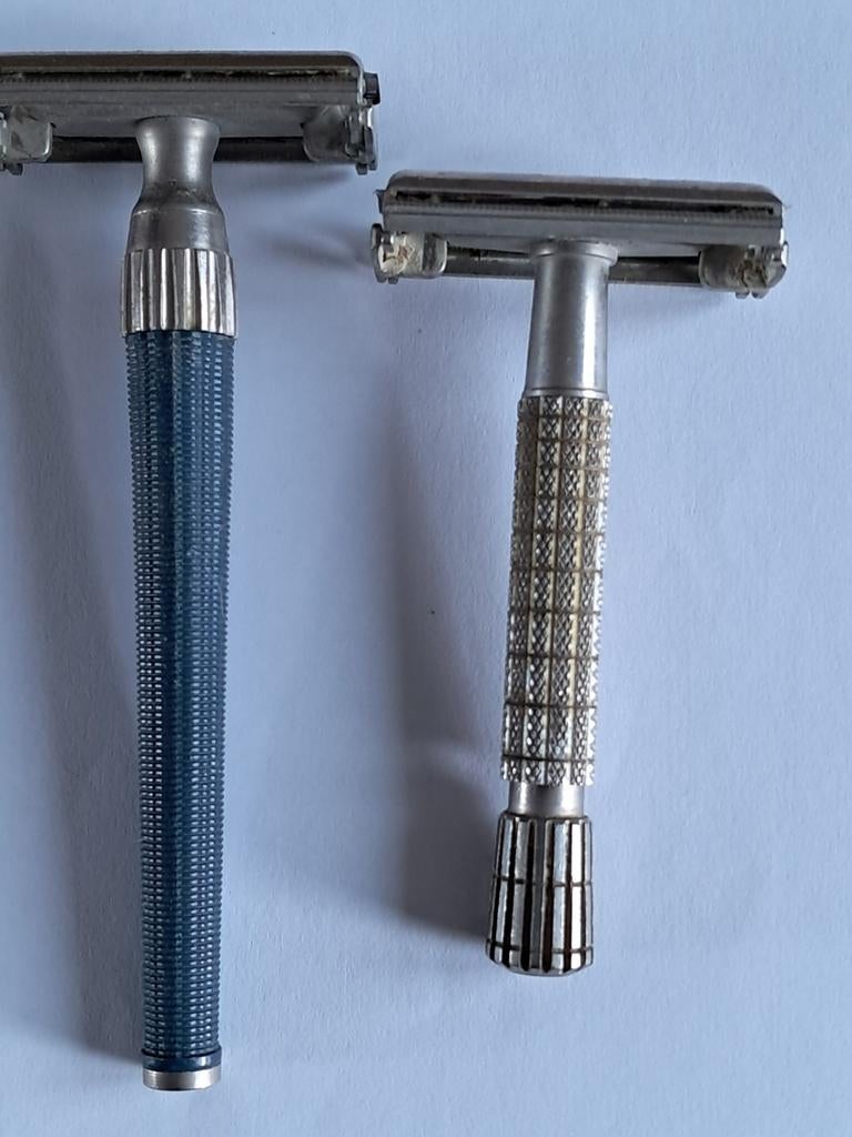 2 oude scheermessen, Ophalen of Verzenden, Gebruikt
