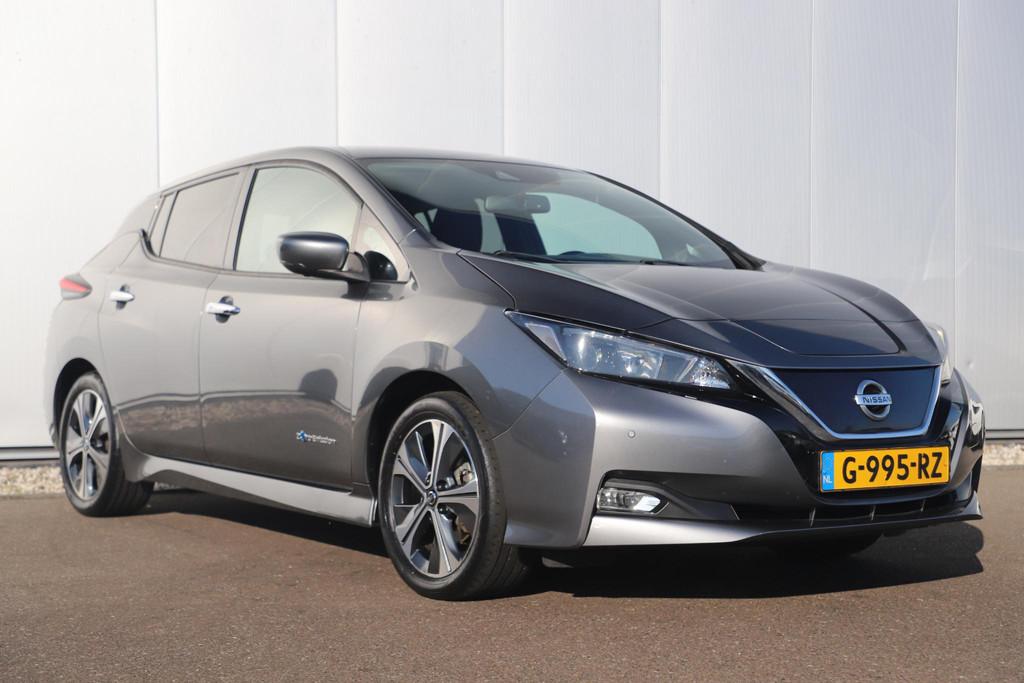 Nissan LEAF N-Connecta 40 kWh Trekhaak Navigatie 360 Camera, Auto's, Stof, Gebruikt, Origineel Nederlands, Verwarming stoelen achter