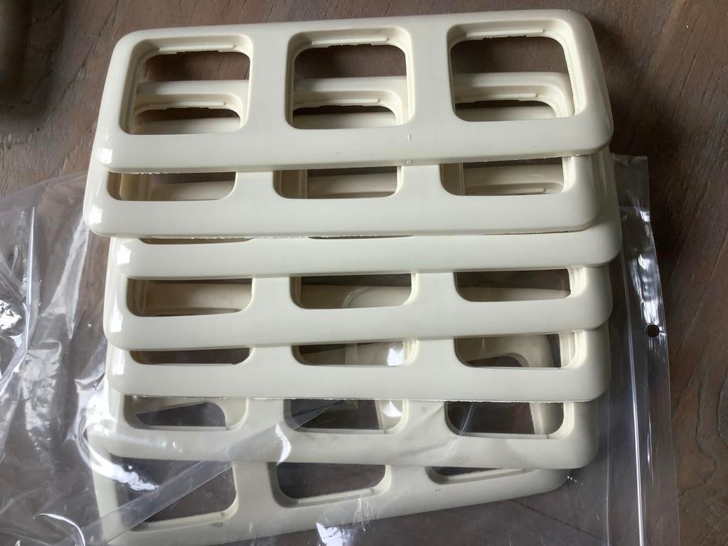 Busch Jaeger afdekmateriaal crèmekleurig, Ophalen of Verzenden, Gebruikt, Overige typen