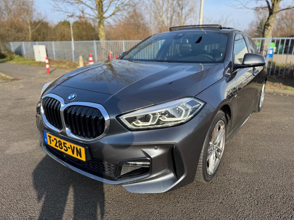 BMW 1-serie 118i High Executive Automaat panorama Led Naviga, Auto's, BMW, Gebruikt, Leder en Stof, Bedrijf, Lichtsensor