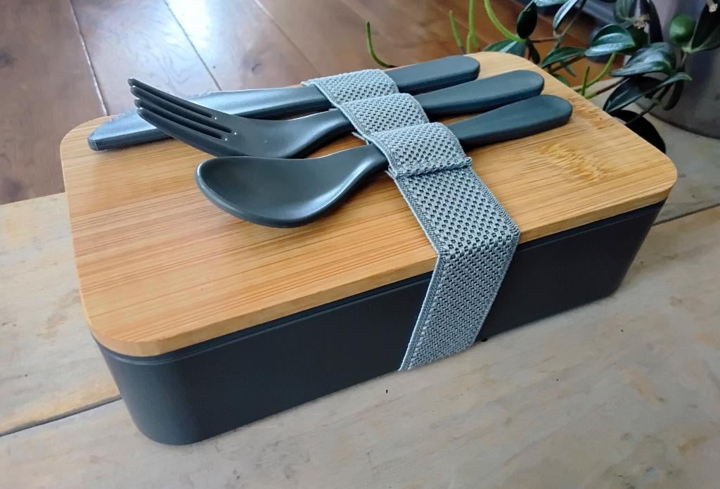 Lunchbox - broodtrommel + houten bamboe plankje + bestek - n, Kunststof, Nieuw, Ophalen of Verzenden, Broodtrommel