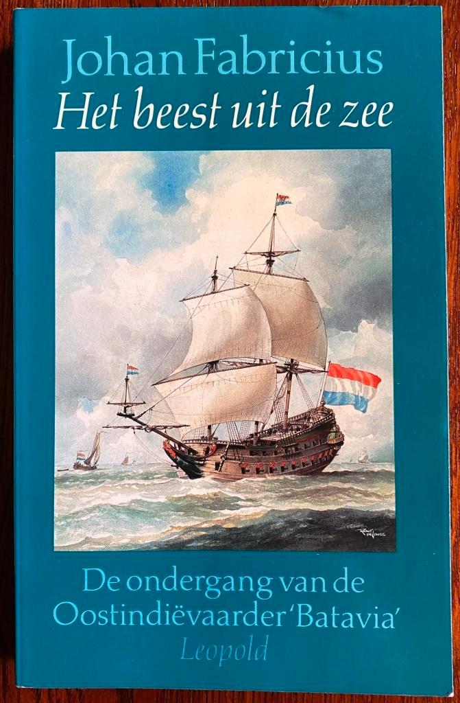 Het beest uit zee - Johan Fabricius, Boeken, Geschiedenis | Vaderland, Gelezen, Ophalen of Verzenden