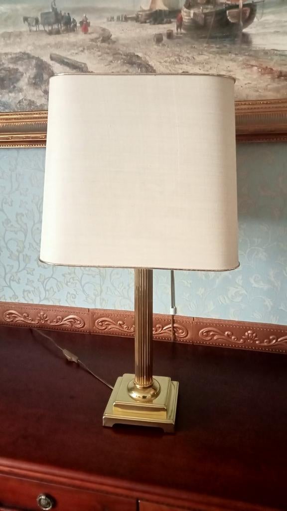 Hollywood Regency Messing Tafellamp met Crèmekleurige Kap, Huis en Inrichting, Lampen | Tafellampen, Gebruikt, 50 tot 75 cm, Ophalen of Verzenden