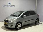 Toyota Yaris 1.3 VVTi Cool // AIRCO // NW APK // LM VELGEN, Stof, Zwart, 995 kg, Bedrijf