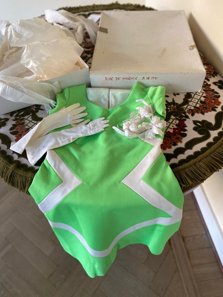 Vintage Trouwjurk 1970 - Groen met Witte Details, Ophalen of Verzenden, Zo goed als nieuw, Groen, Trouwjurk