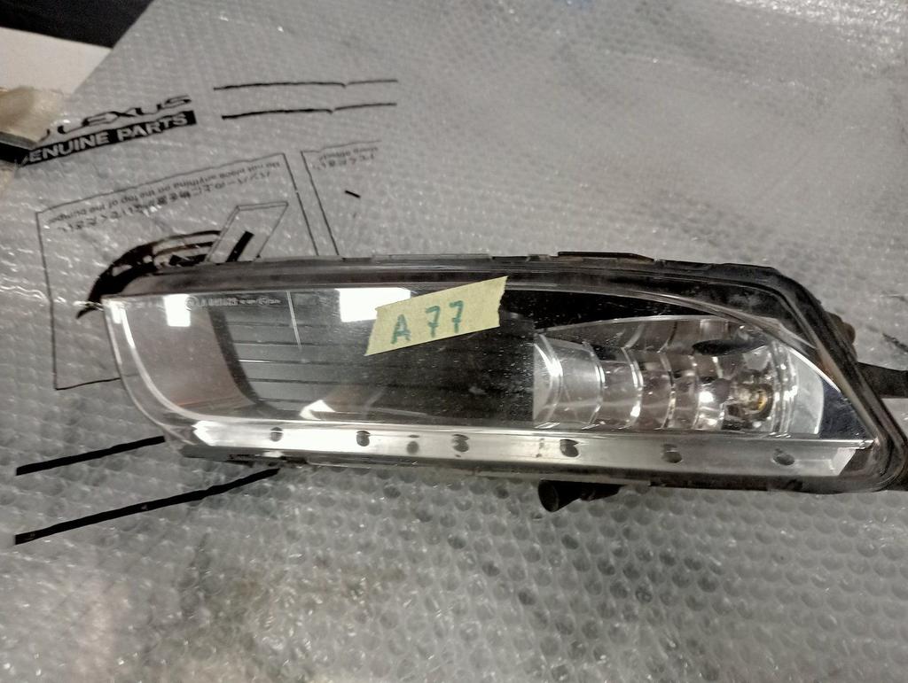 TOYOTA AVENSIS VERSO MISTVOORLICHT, Gebruikt, -, -, Ophalen of Verzenden