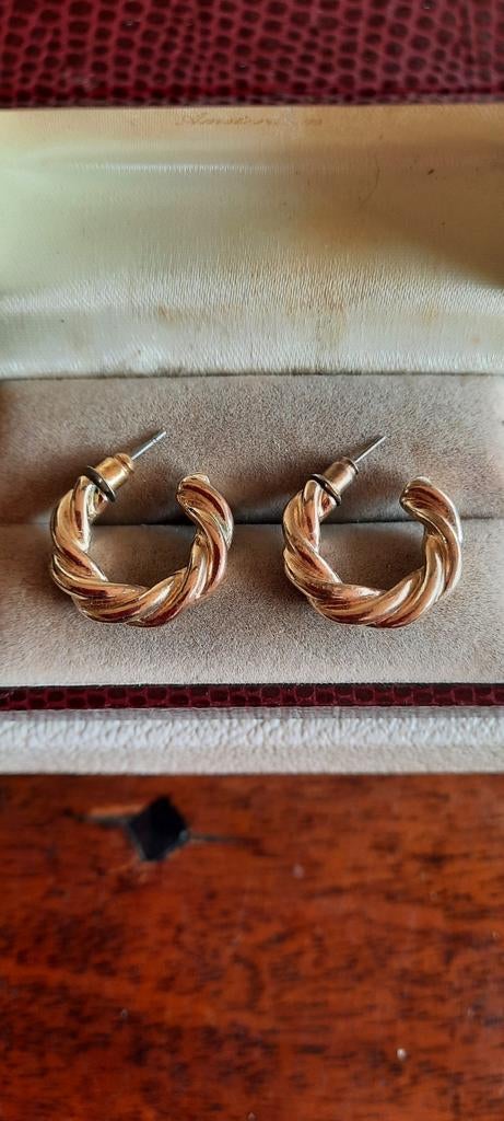 Vintage oorbellen, goldtone creolen,wokkels,massief,jaren 70, Sieraden, Tassen en Uiterlijk, Oorbellen, Ophalen of Verzenden, Overige materialen