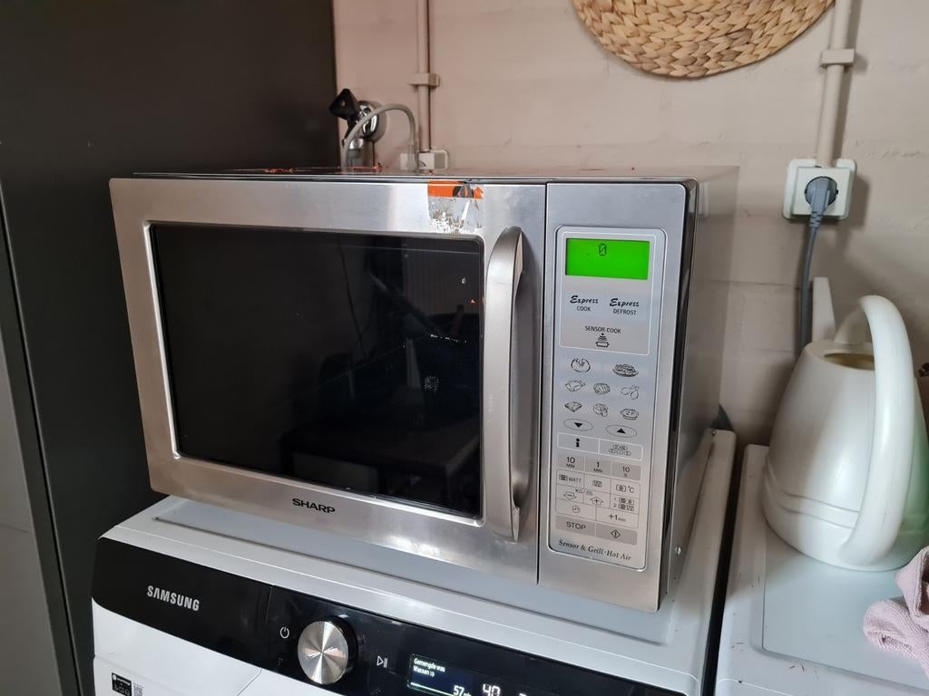 Sharp combi magnetron, Witgoed en Apparatuur, Magnetrons, Ophalen, Combimagnetron, Gebruikt, Draaiplateau