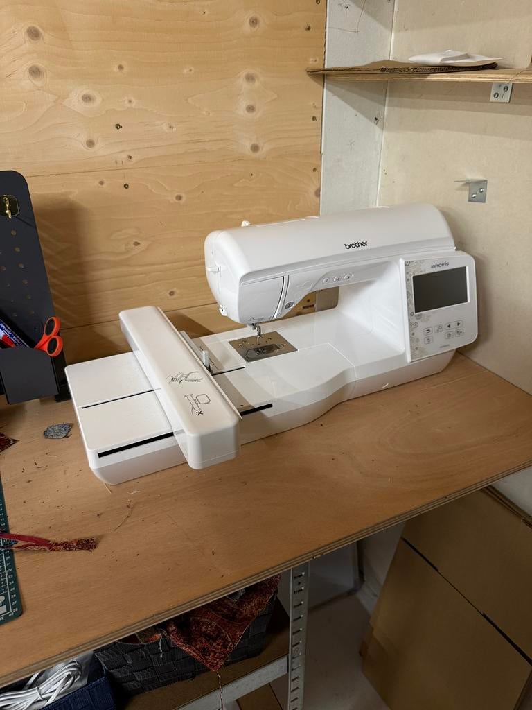 Brother Innovis 880E Borduurmachine, Hobby en Vrije tijd, Ophalen, Zo goed als nieuw, Machineborduren, Borduurmachine