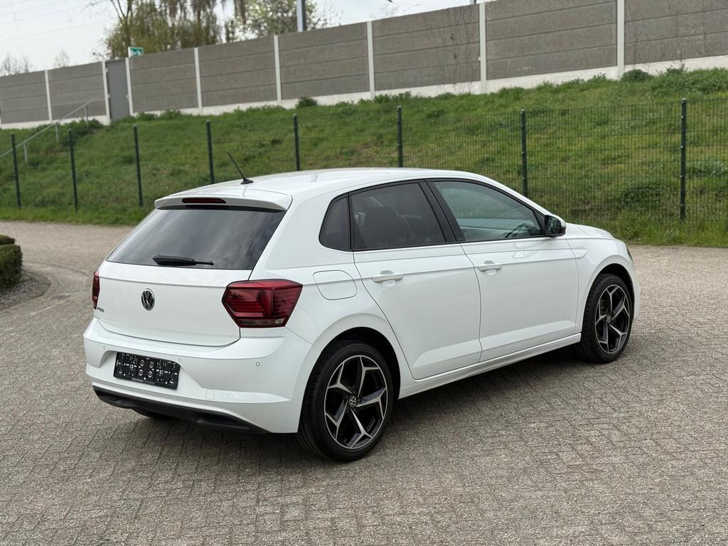 Volkswagen Polo 1.0 High Line R-LINE VELGEN I CARPLAY I PDC, Auto's, Volkswagen, 1005 kg, Gebruikt, Lichtsensor, Wit