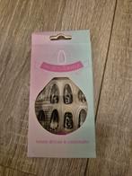 Nieuwe nepnagels - Zwart met bloemendesign, Zwart, Nieuw, Ophalen of Verzenden, Handen en Nagels