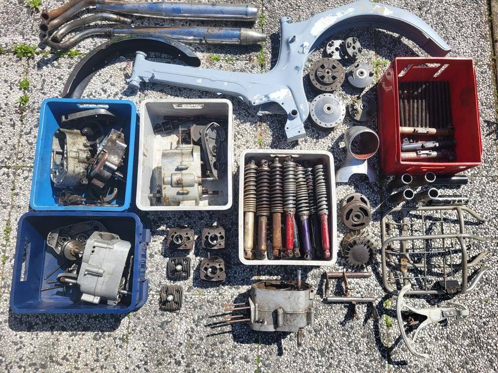 Tomos 4L Frame, motorblokken en diverse delen., Fietsen en Brommers, Ophalen, Gebruikt, Frame, Overige merken