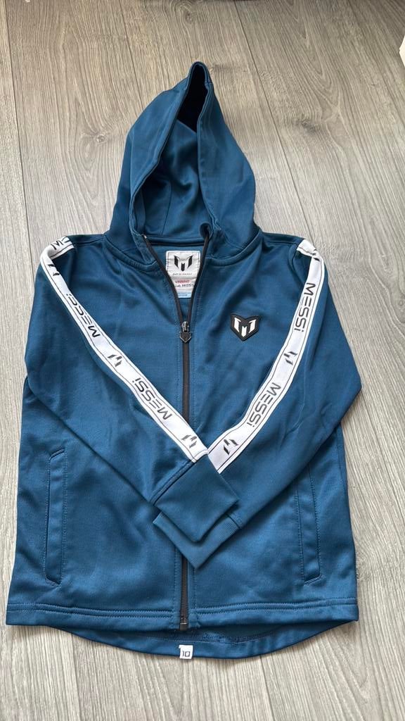 Messi trainingsjasje maat 122/128 Vingino, Ophalen of Verzenden, Zo goed als nieuw, Jongen, Jas