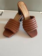 Humanoid slippers, Kleding | Dames, Schoenen, Ophalen of Verzenden, Gedragen