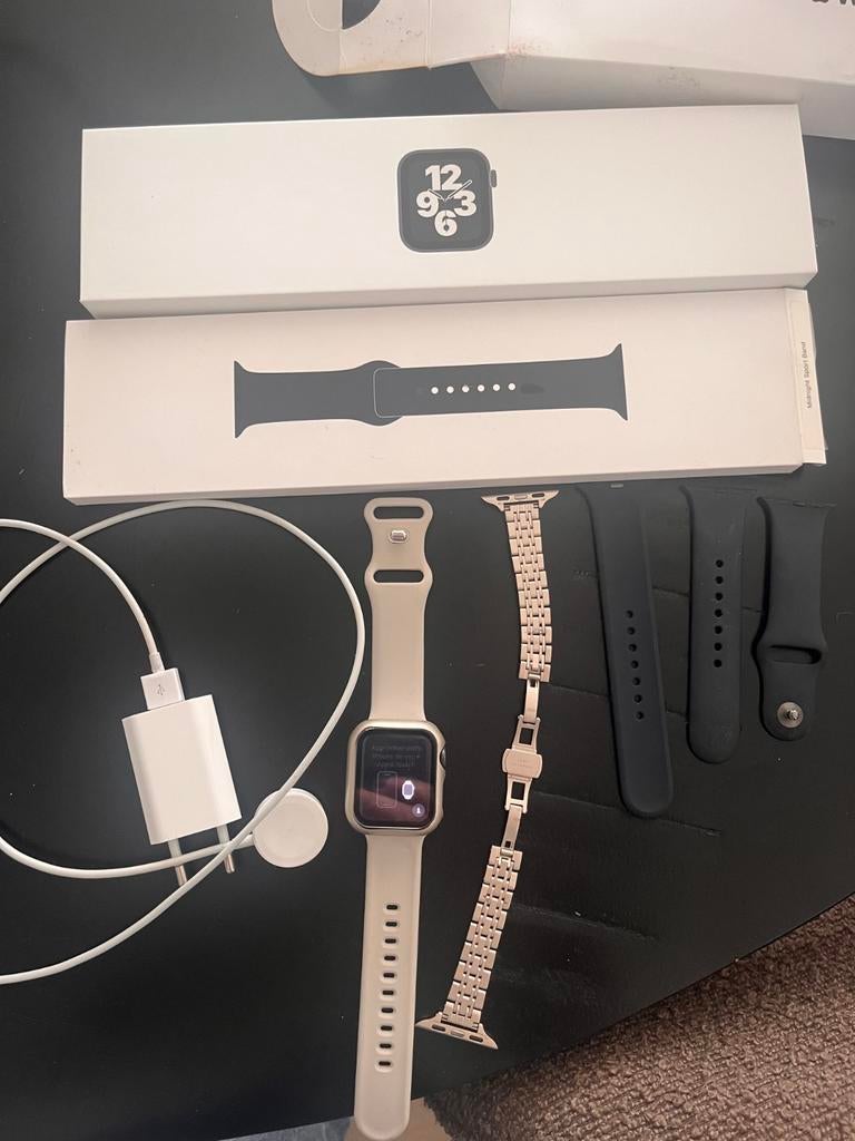 Apple Watch SE 40 mm, Ophalen of Verzenden, Zo goed als nieuw, Zwart, IOS
