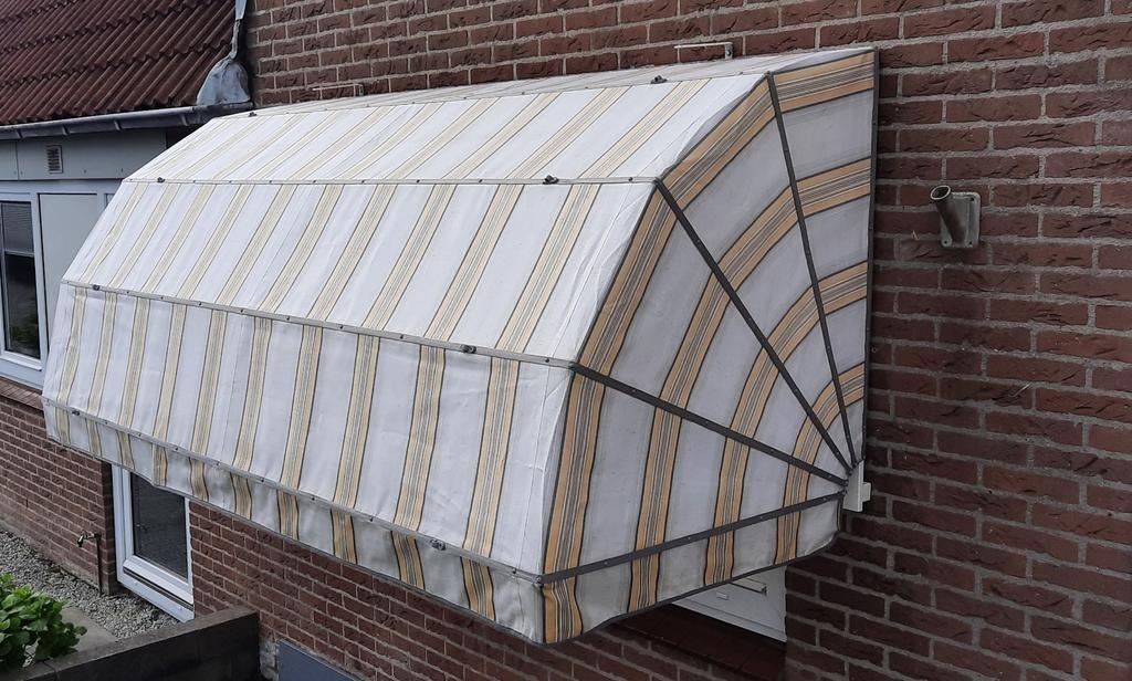 Markies zonnescherm. Electrisch., Ophalen, Zo goed als nieuw