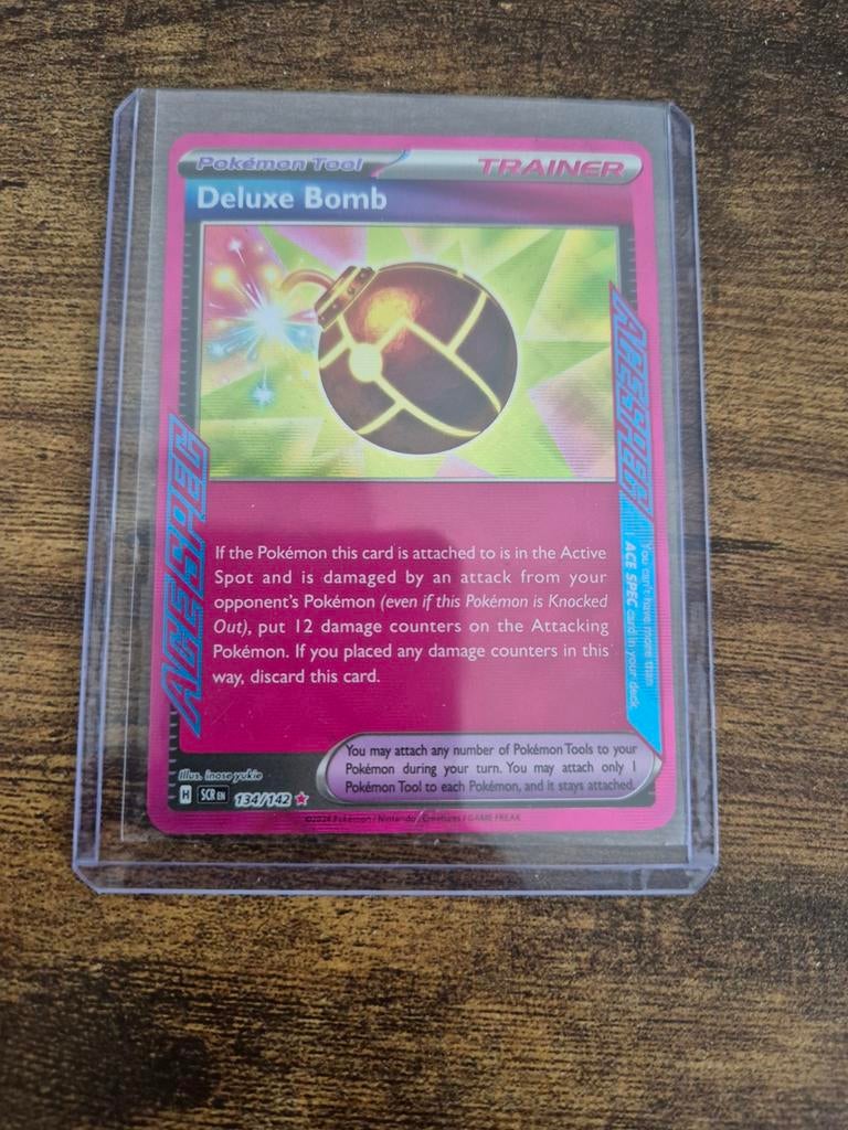 Pokémon Deluxe Bomb 134/142 Stellar Crown Near Mint, Ophalen of Verzenden, Zo goed als nieuw