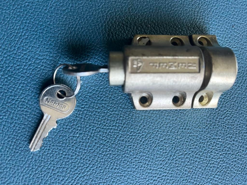 nemef zwaar metalen slot met 2 sleutels, Ophalen of Verzenden, Rvs, Slot