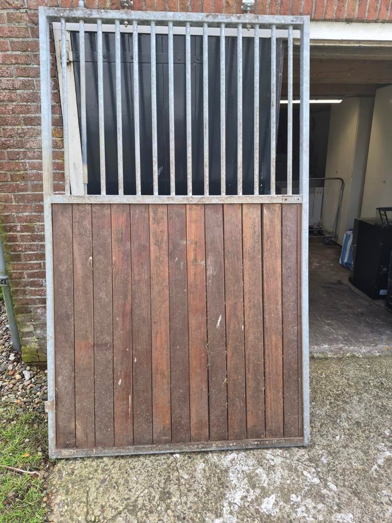 Stal deur nog  netjes