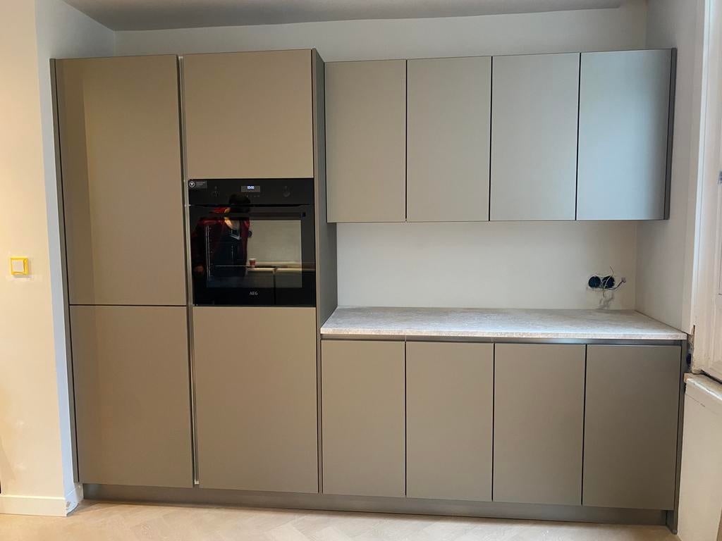 Keuken monteur aangeboden, Huis en Inrichting, Keuken | Complete keukens, Ophalen of Verzenden, Zo goed als nieuw