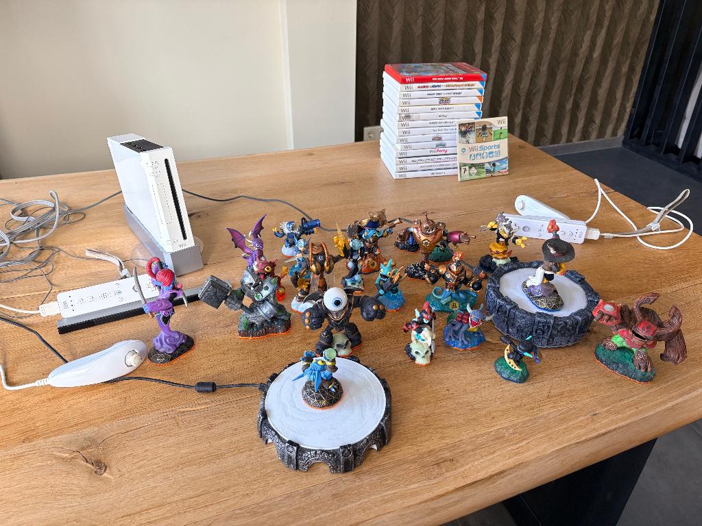Nintendo Wii + skylanders + 15 spellen + toebehoren, Gebruikt, 2 spelers, Vanaf 3 jaar, Ophalen
