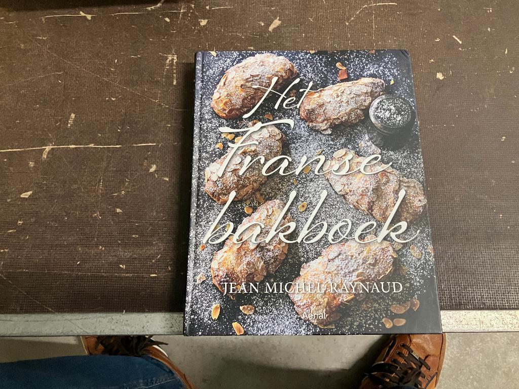 franse bakboek madeleine brioche soes patissier, Boeken, Kookboeken, Ophalen of Verzenden, Zo goed als nieuw, Frankrijk, Jean Michel Raynaud