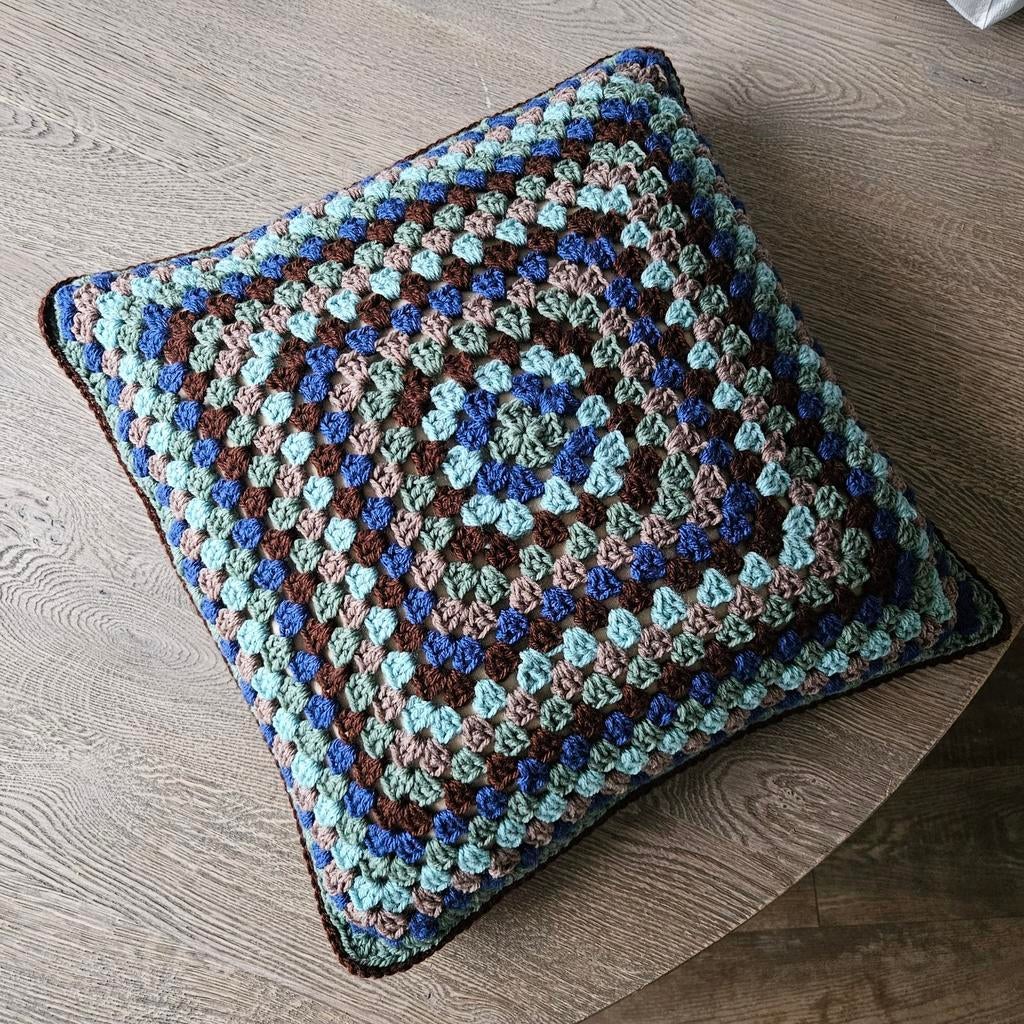Handgemaakt gehaakt kussen, Huis en Inrichting, Woonaccessoires | Kussens, Ophalen of Verzenden, Nieuw, Blauw, Vierkant