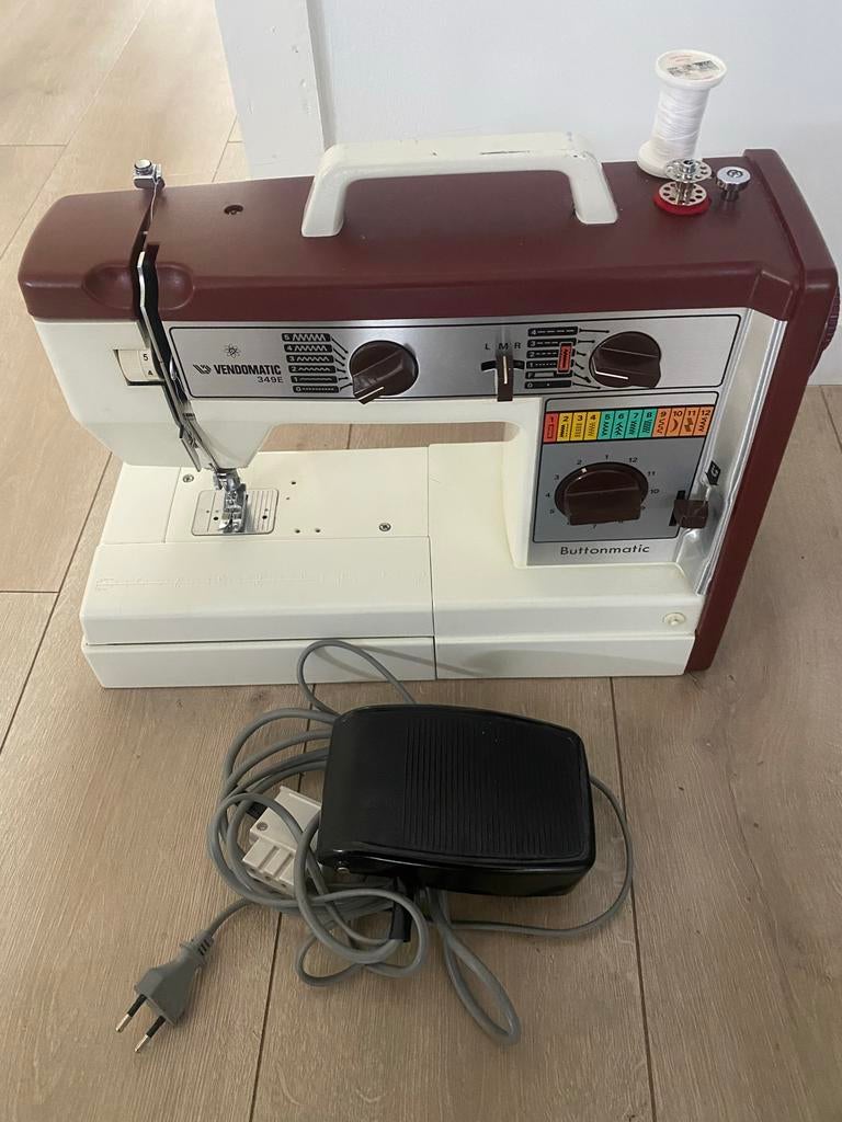 Vendomatic 349E naaimachine, Ophalen, Gebruikt, Naaimachine, Overige merken