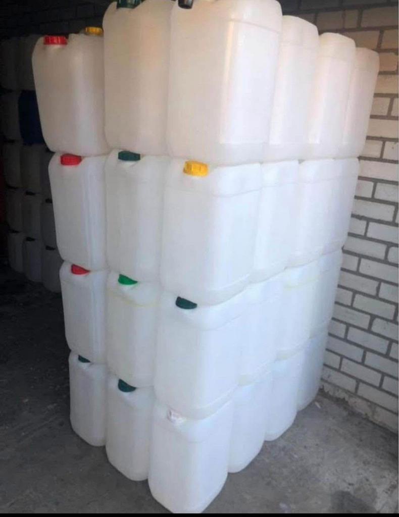 Jerrycans 25/20 liter un gekeurd €2.96 per stuk, Tuin en Terras, Regentonnen, Minder dan 75 liter, Ophalen, Zo goed als nieuw