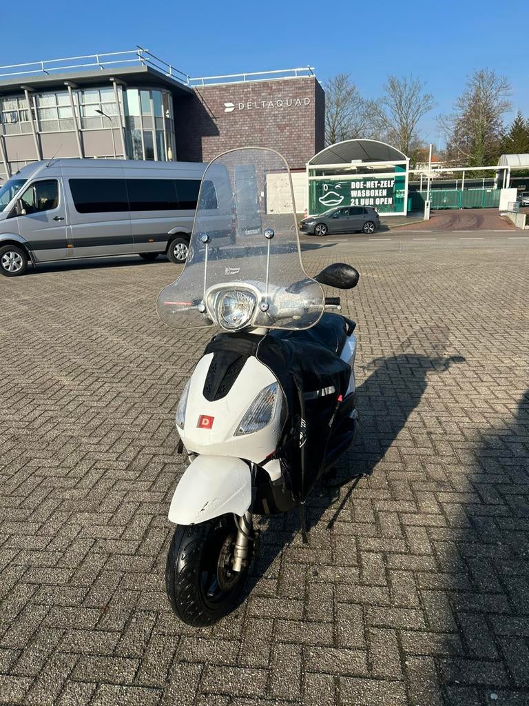 Derbi boulevard/piaggo fly, Fietsen en Brommers, Ophalen of Verzenden, Zo goed als nieuw, Benzine, Yamaha