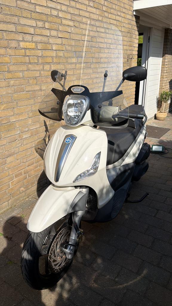 Piaggio Beverly 350cc sports touring, Ophalen, Zo goed als nieuw, Benzine, Overige modellen