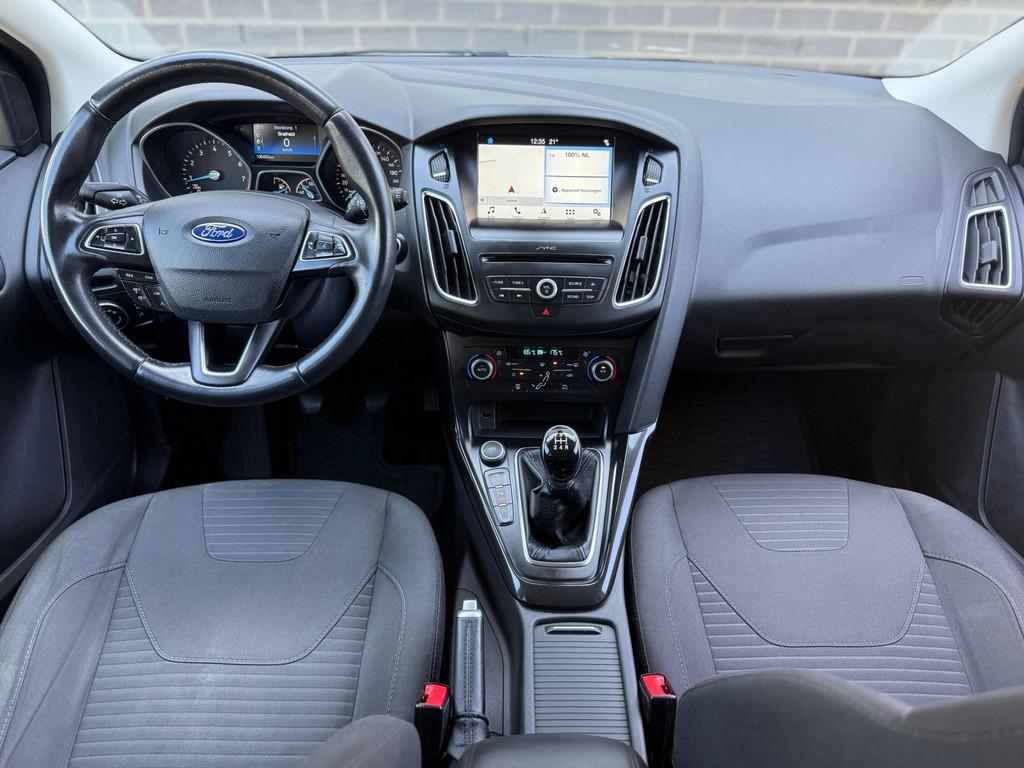 Ford Focus Wagon 1.0 Titanium |Navi|CruiseCtrl|Carplay|PDC|, Gebruikt, Origineel Nederlands, Handgeschakeld, Grijs