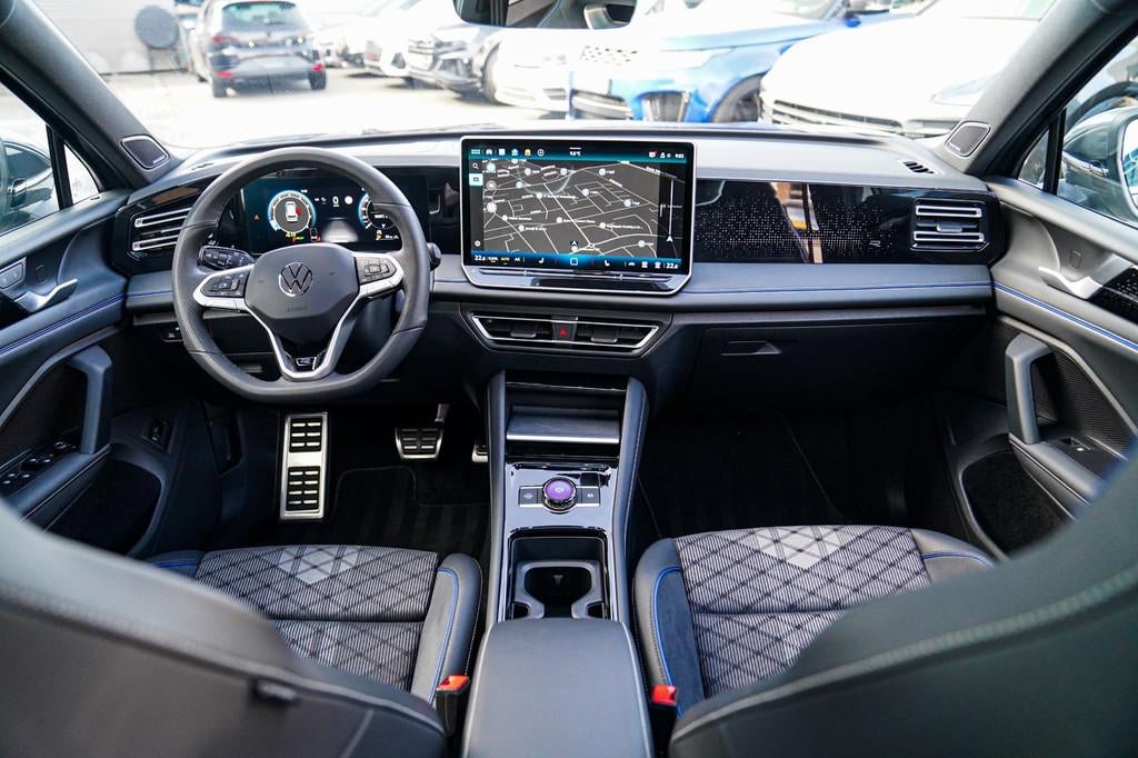 Volkswagen Tiguan 1.5 eTSI R-Line Edition | Head Up Display, Zwart, 4 cilinders, 150 pk, Leder en Stof