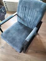Mooie velvet blauwe fauteuil met stalen frame kleur zwart, Ophalen, Gebruikt, Minder dan 75 cm, Overige materialen