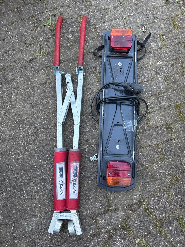 Opvouwbare trekhaak fietsendrager met verlichting, Ophalen, Gebruikt, Brede banden, 2 fietsen