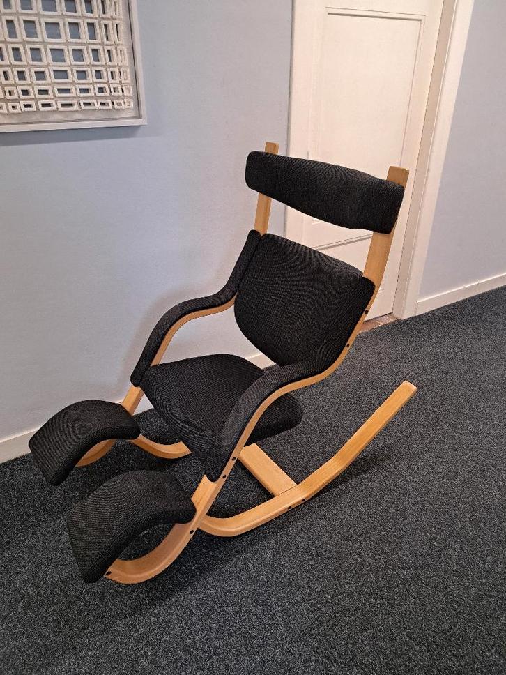 Varier Gravity stoel fauteuil balans kniestoel ergonomisch, Huis en Inrichting, Stoelen, Gebruikt, Eén, Hout, Stof, Overige materialen