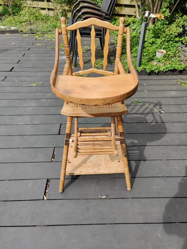 Antieke houten kinderstoel met rieten zitting, Kinderen en Baby's, Ophalen