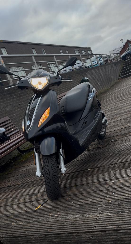 Piaggio Fly 50cc perfecte conditie, Fietsen en Brommers, Scooters | Piaggio, Ophalen, Zo goed als nieuw, Benzine, Fly